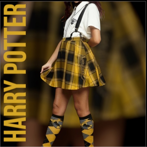 Harry Potter Hufflepuff Pleated Suspender Skirt Size X-Large NWT - Picture 1 of 17